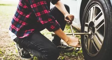 How to change a flat tyre Dubai, tyre puncture repair Dubai